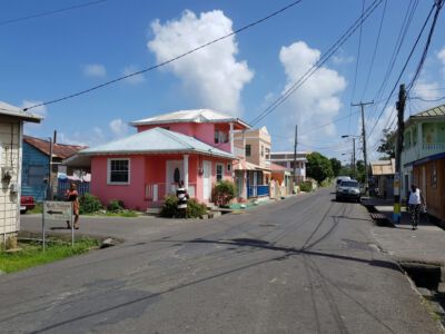 Straße in Rodney Bay, St. Lucia