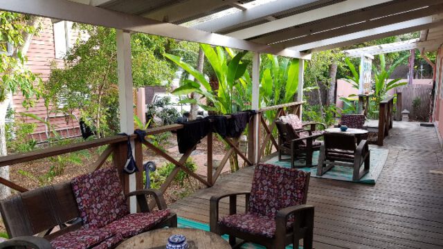 Dolphins Beachhouse erinnert an Indonesien