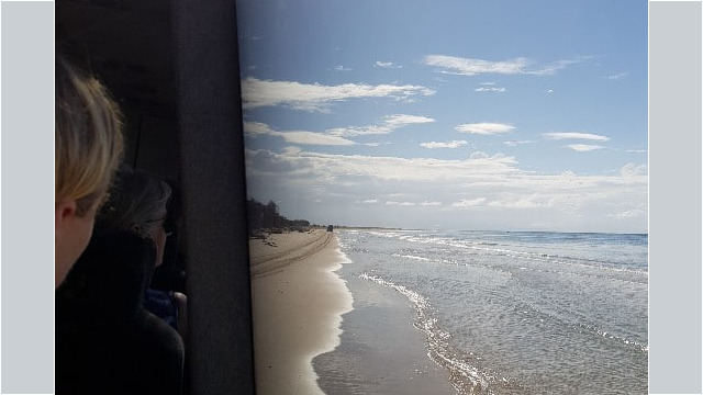 Im Bus am Strand entlang