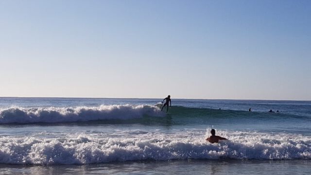 6:30 Uhr: Die Sunrise-Welle absurfen