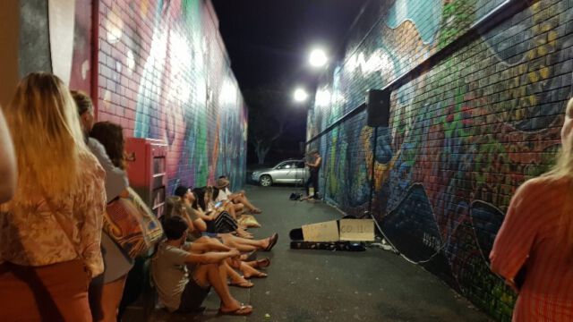 Straßenmusiker in Byron Bay