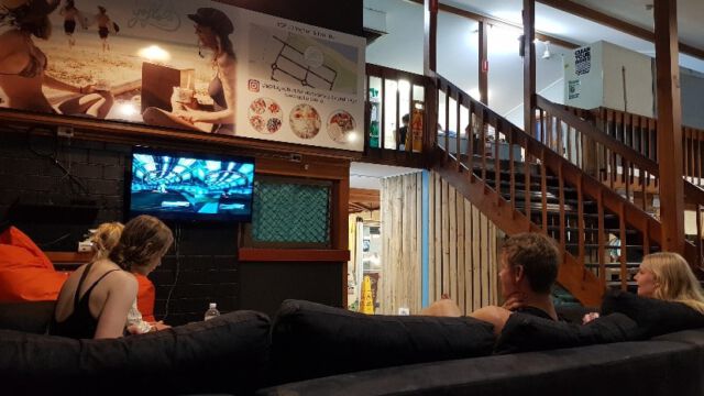 Playsi & Netflix im Hostel