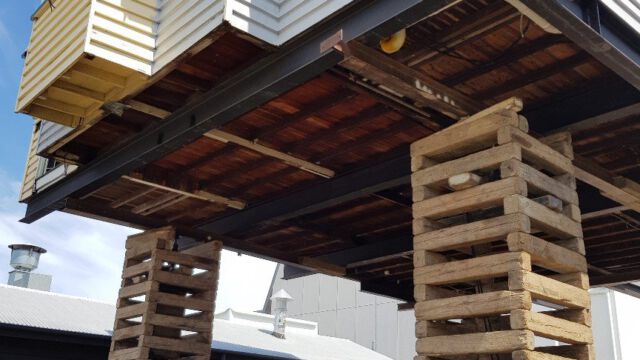 Warten auf neue Hauspfeiler? :-)