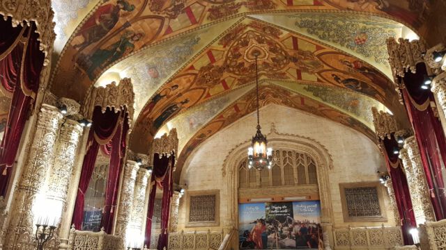 Reste eines Kinos (Foyer) mit urspr. mehreren Tausend Sitzplätzen.